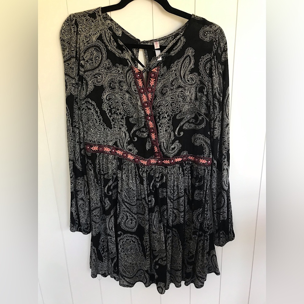 Xhilaration Long sleeve patterned flowy short dress, embroidered neck detail S